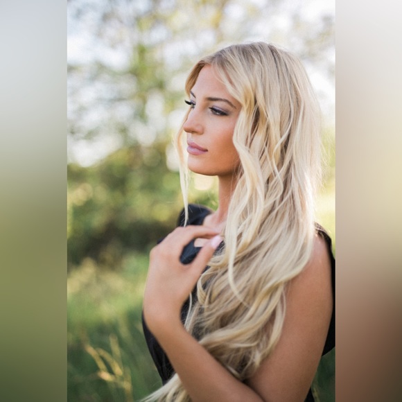 Meet your Posher, Sierra - Picture 1 of 1